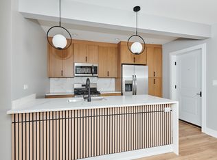 5800 N Maplewood Ave #1, Chicago, IL 60659