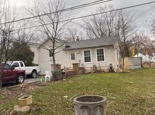 238 S Sheridan Rd, McHenry, IL 60051