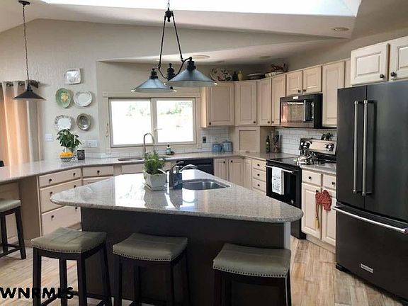 5th image of 1001 Larkspur Ct