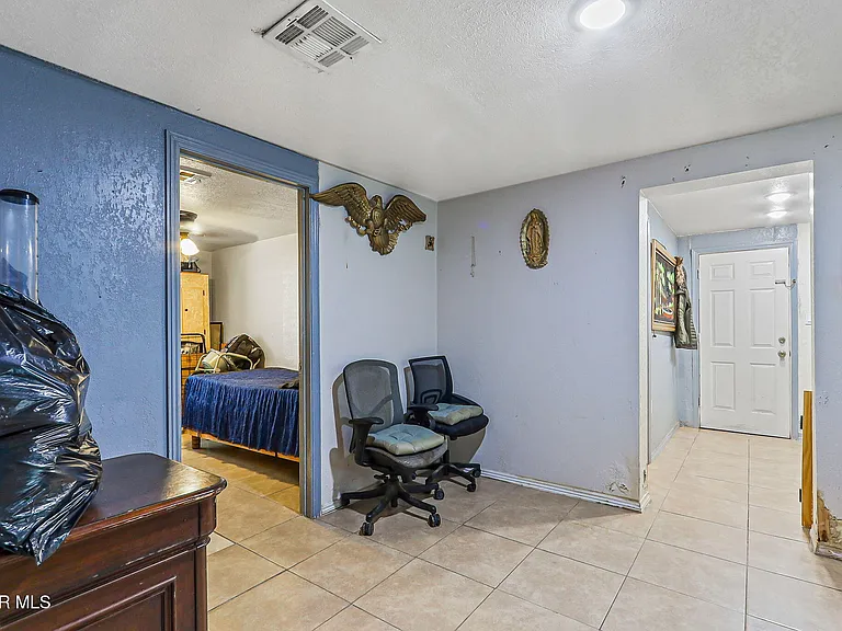209 N Seville Dr — Photo 18