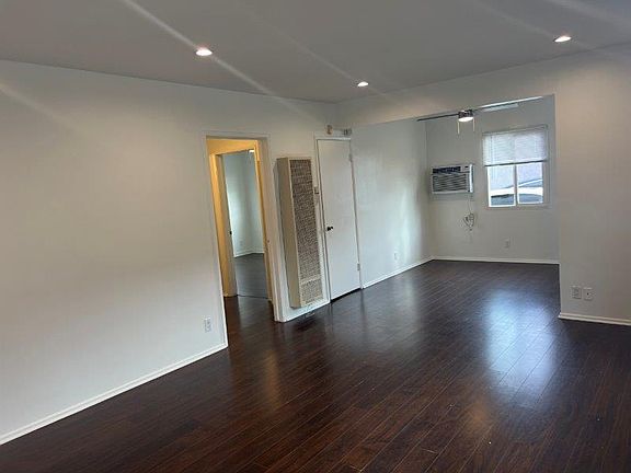 3rd image of 6452 Shirley Ave #B4