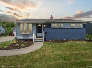1041 Prince St, Milford, MI 48381