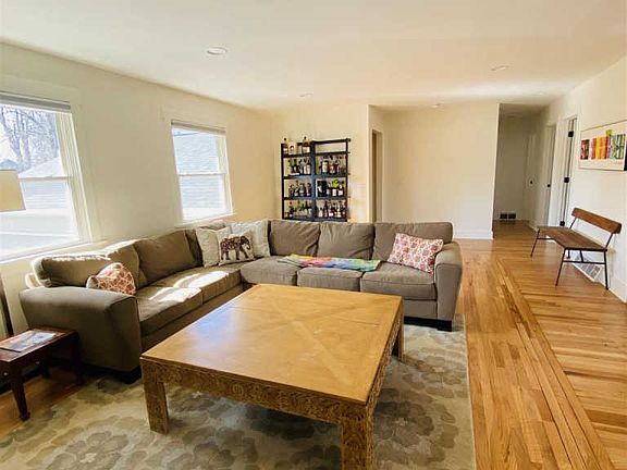 3rd image of 67 Saratoga Cir