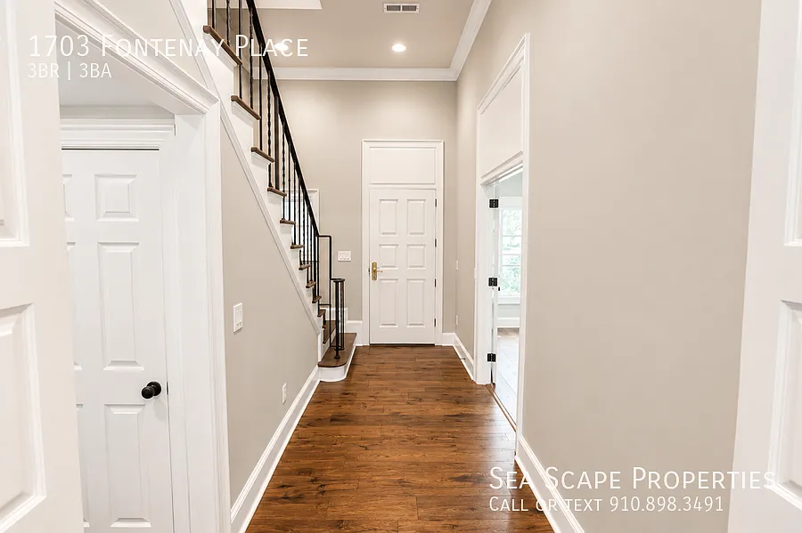 Available furnished Or unfurnished - Elegant 3-Bedroom Home with Two-Car Garage in Landfall Commu... — Photo 4