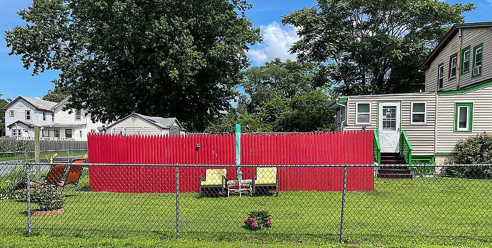 Fence around pool