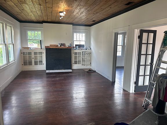 3rd image of 2034 North Blvd