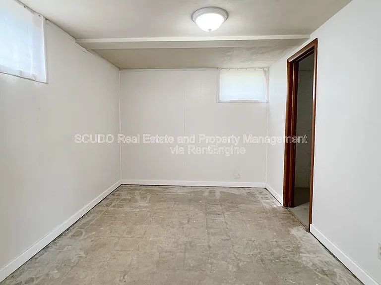 2320 S Grand Ave — Photo 12