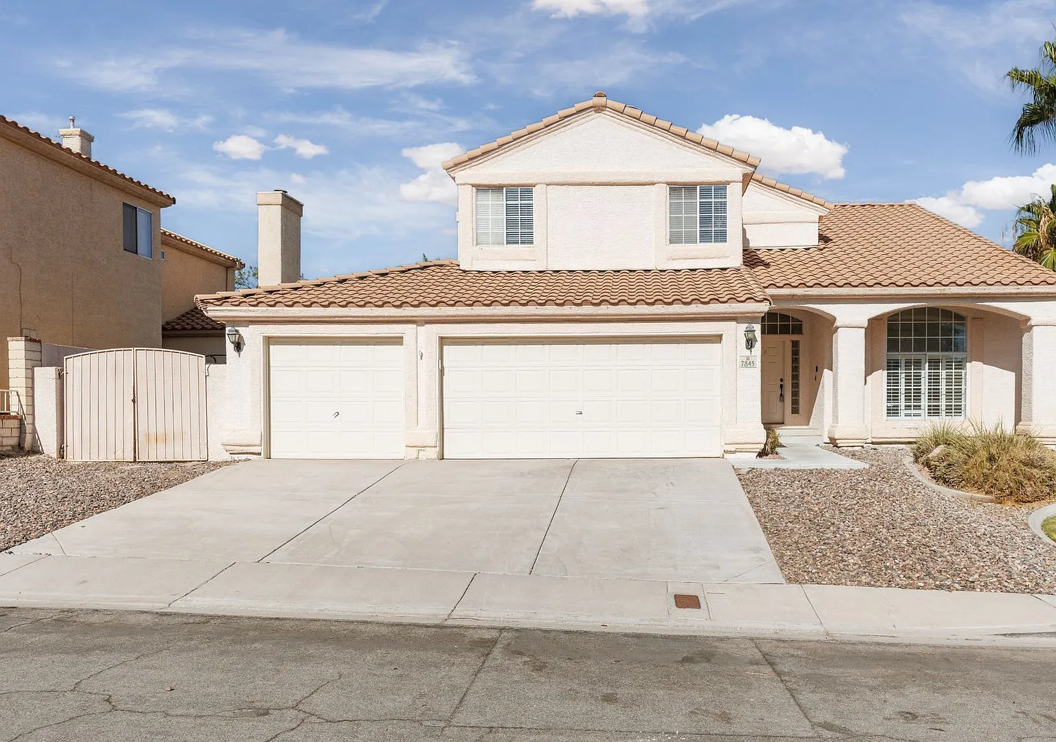 Large Silverado Ranch home with pool — Photo 2