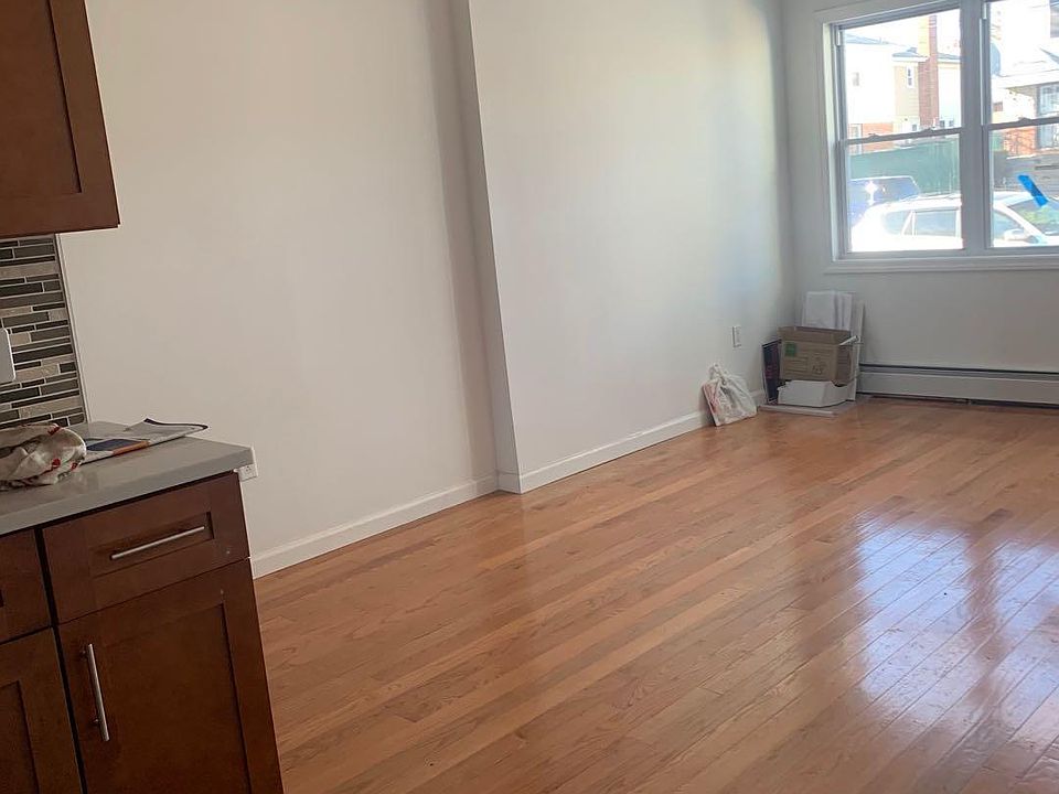 2nd image of 14114 Laburnum Ave