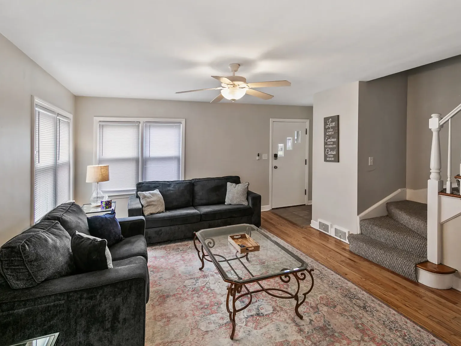 3 bed, 1000 sqft, $3,200 — Photo 3