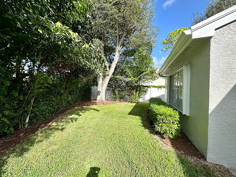 1000 Lake Breeze Dr — Photo 25