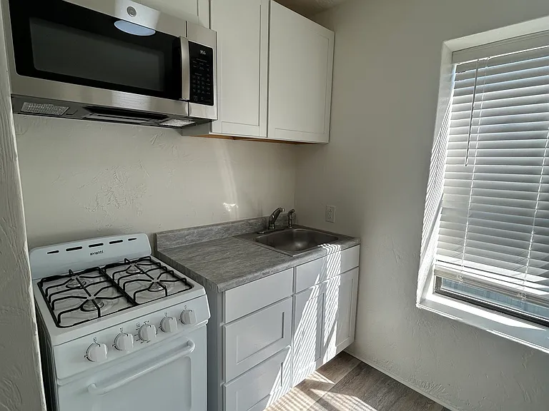 174 W 7th Ave #2 — Photo 6