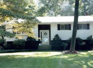 20 Krattiger Ct, West Milford, NJ 07480