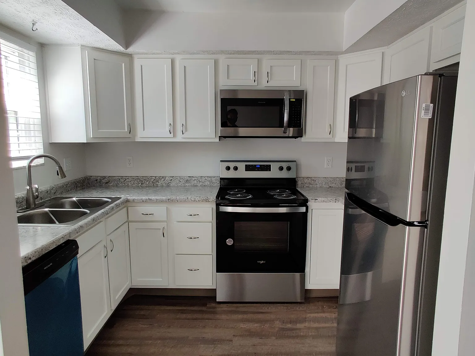 2 bed, 1.5 bath, 1056 sqft, $1,400 — Photo 3