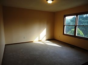 4th image of 618 Jackson Ave
