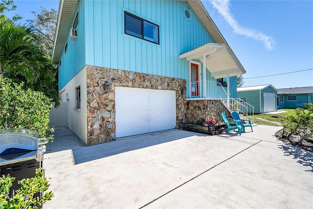 3 bed, 3.0 bath, 1692 sqft, $6,500 — Photo 2
