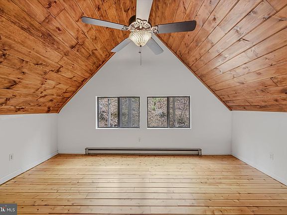 18th image of 494 Glenwood Ln