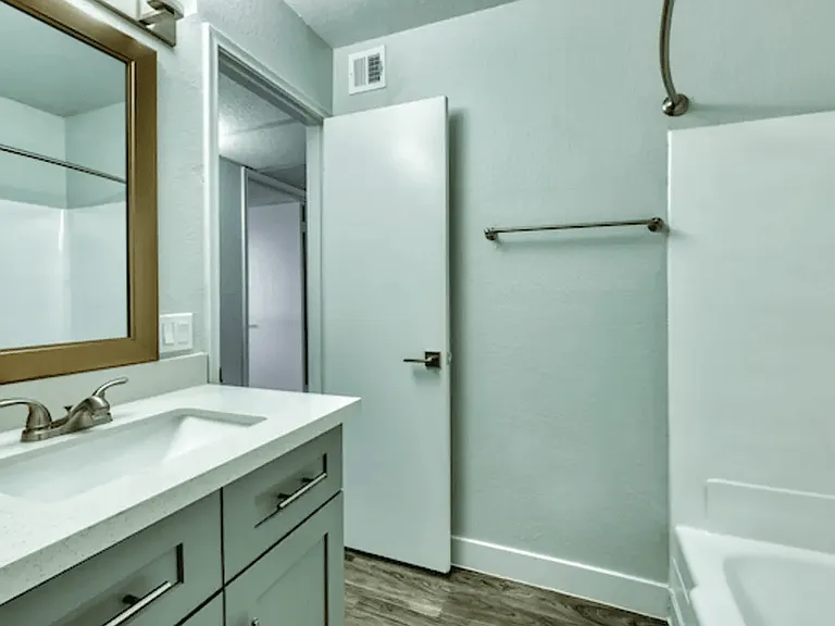 Gilbert Square Apartments — Photo 14