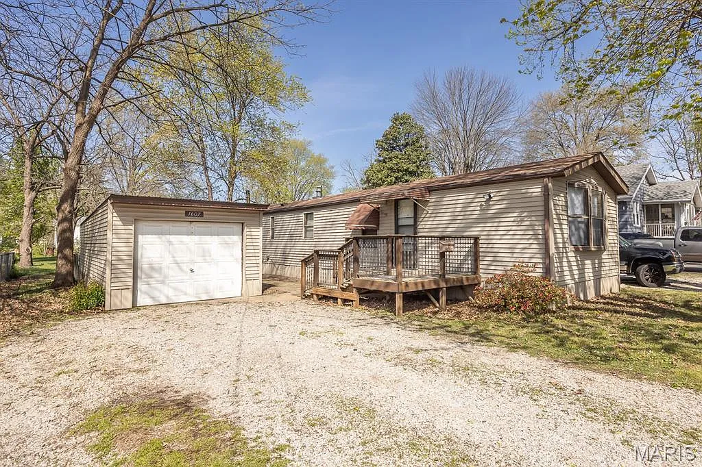 1607 Duncan Ave photo 1