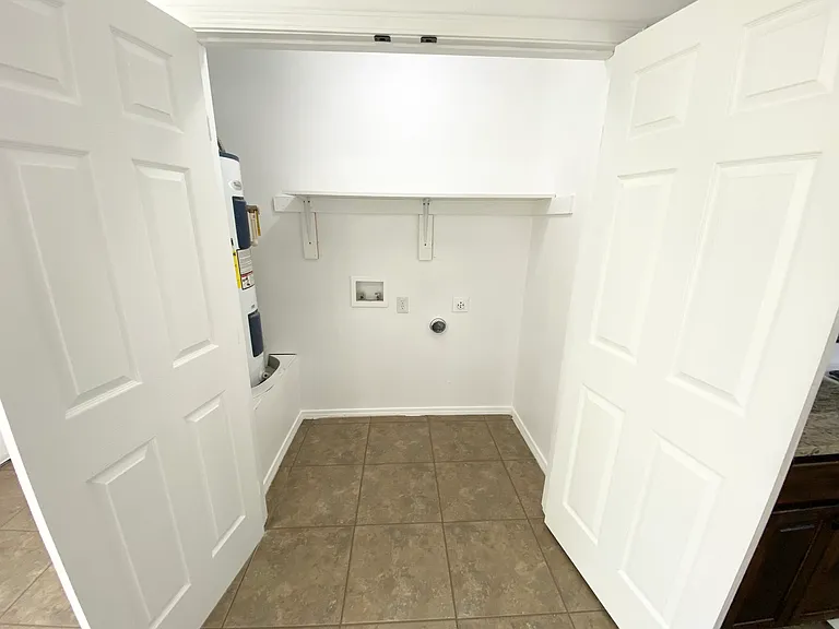 2508 E Houston St #B — Photo 4