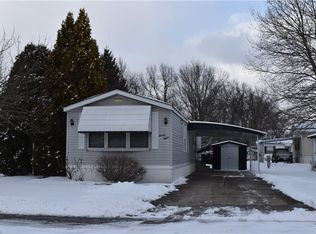 28 Lees Ln #28, Olmsted Falls, OH