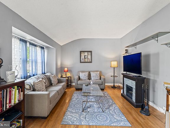 5th image of 116 Lake Dr