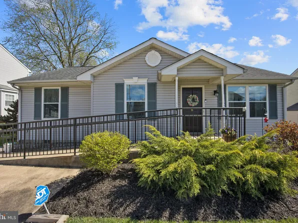 8 Robins Nest Ln, New Castle, DE 19720