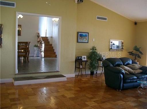 5th image of 421 Lake Bonny Dr E