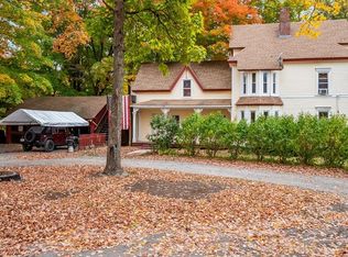 2 Chapel Pl, Pepperell, MA 01463