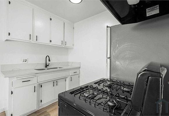 5th image of 634 W 92nd St #13