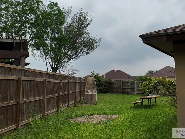 15 Corine Cir — Photo 8