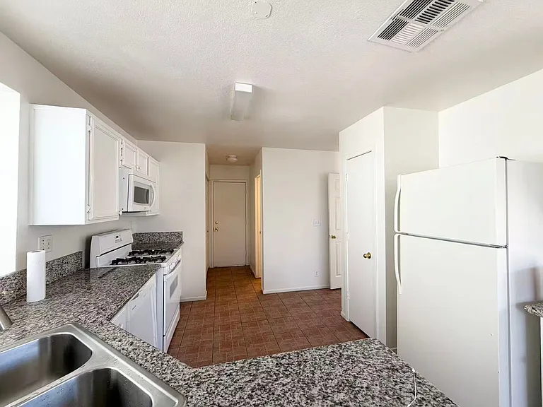 8256 Ten Gallon Ct — Photo 6