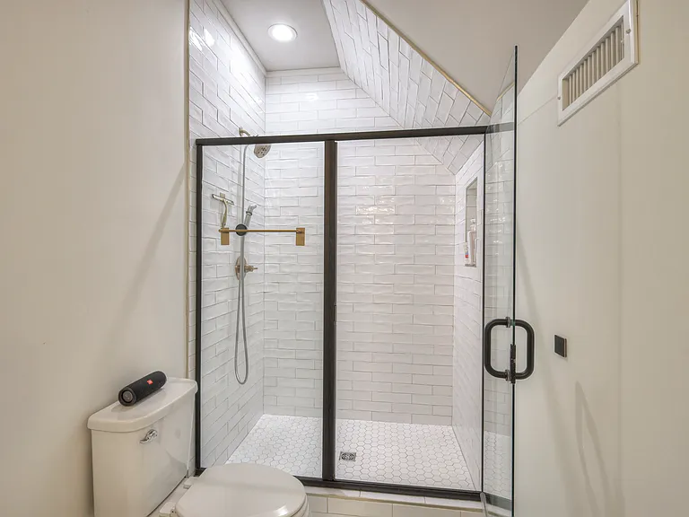 901 Curdwood Blvd — Photo 14