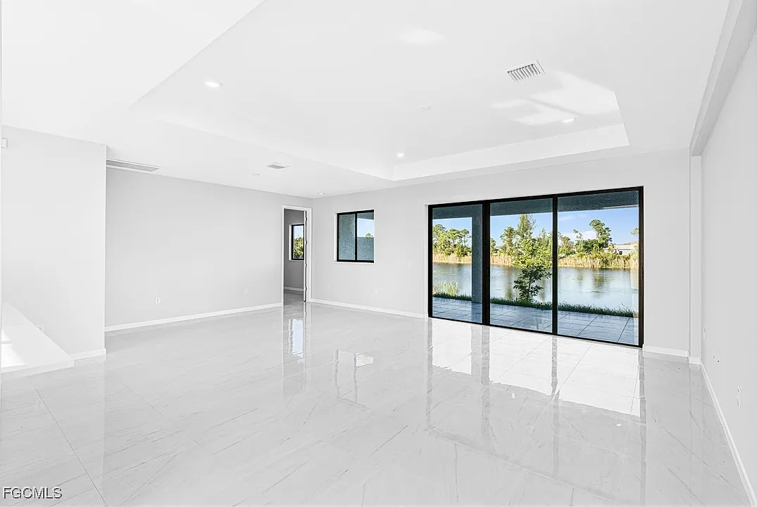 3 bed, 2.0 bath, 1656 sqft, $2,100 — Photo 4