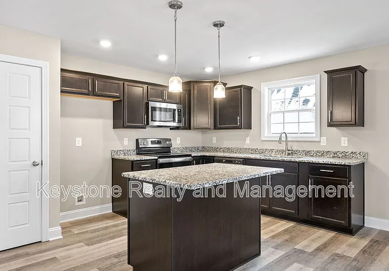 1237 Cardinal Creek Dr — Photo 5