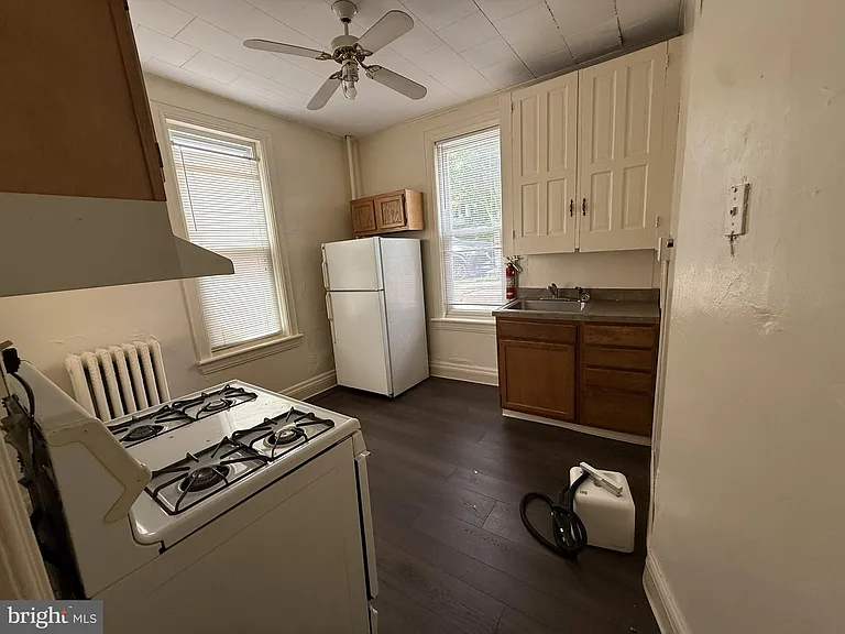 232 Walnut St #1W — Photo 9