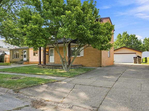 3rd image of 19578 Opal St