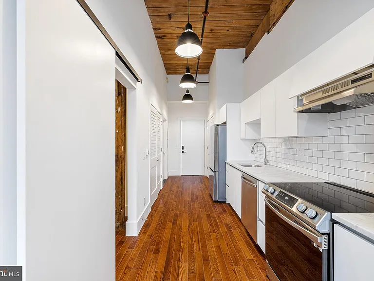 1801 N Howard St #201 — Photo 17