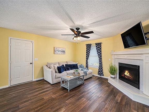 5th image of 639 NE Swann Cir