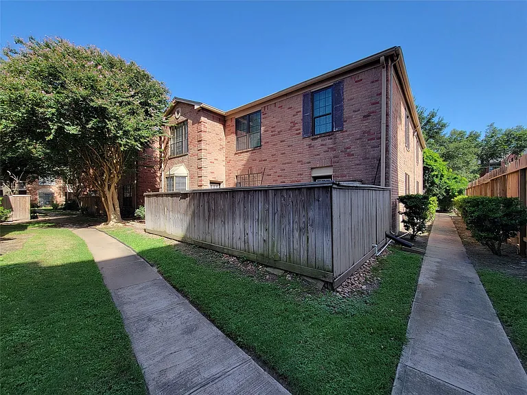 2255 Braeswood Park Dr #259 — Photo 4