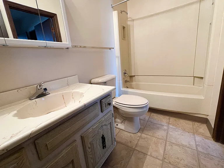 Crestbrook Apartments & Townhomes — Photo 52