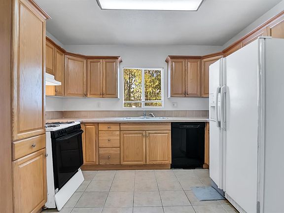 5th image of 2440 Beaumont St