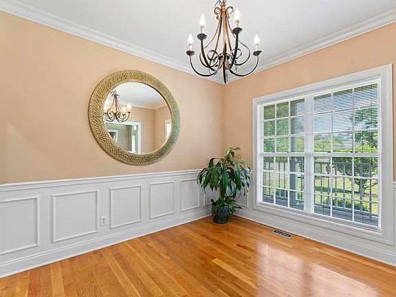 5th image of 1116 Friendswood Ln