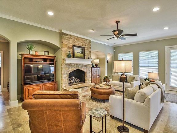 3rd image of 114 Crown Valley Ct