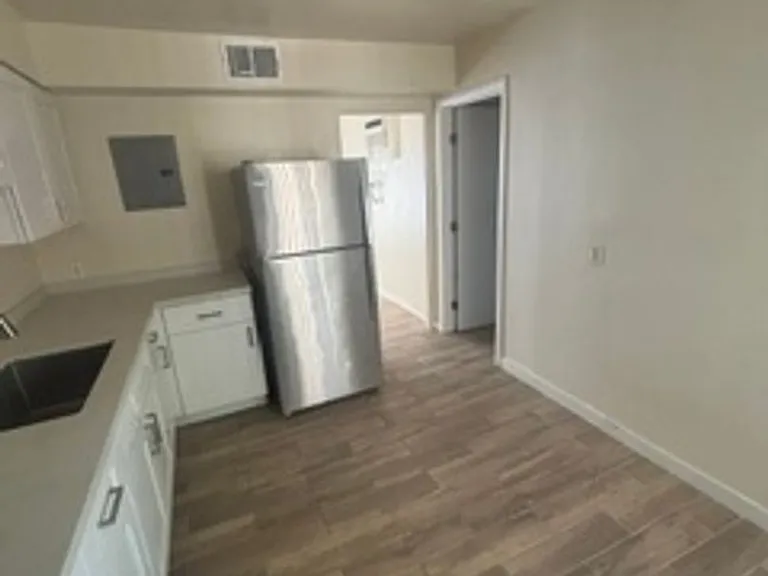 1405 W Clarendon Ave — Photo 11