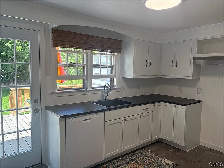 240 Ferncliff Ave — Photo 2