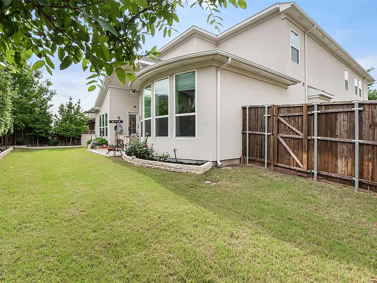 12818 Caterpillar Dr — Photo 23