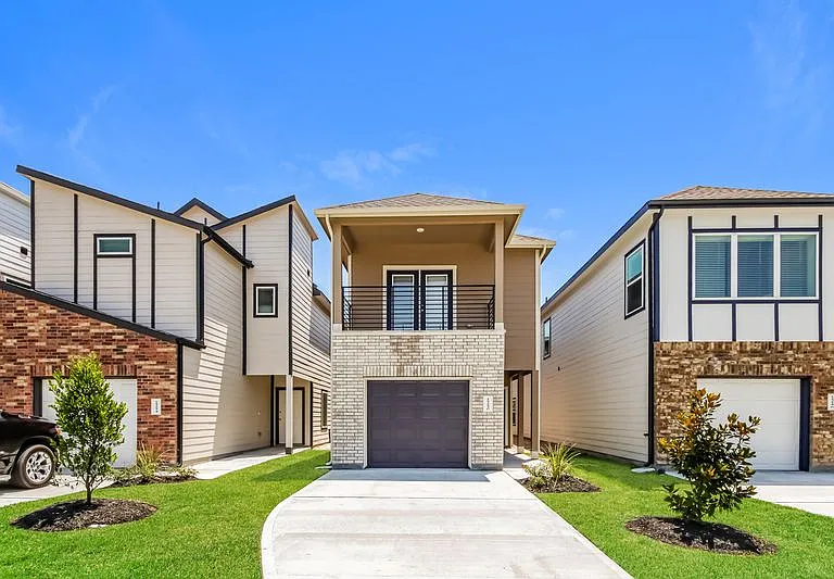 15250 Estrella W — Photo 1