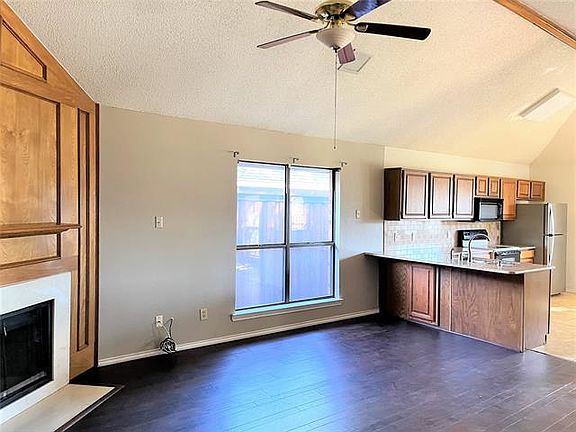 4th image of 739 Red Oak Dr