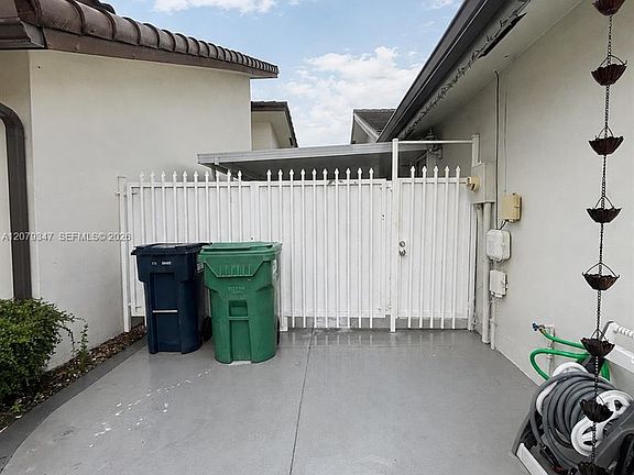 5th image of 4939 SW 143rd Ave
